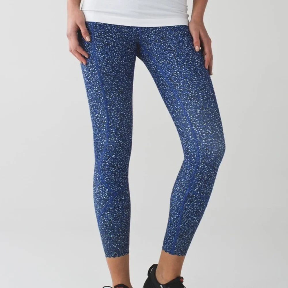 Lululemon RETIRED Tight Stuff Shadow Wrap Sapphire Blue/Black SZ 2 Running Gym